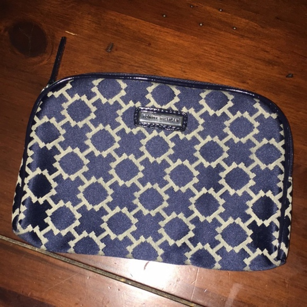 Tommy Hilfiger medium size cosmetic bag